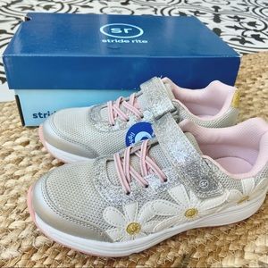 NWT Stride Rite Daisy Light Up Sneakers, Girls size 2